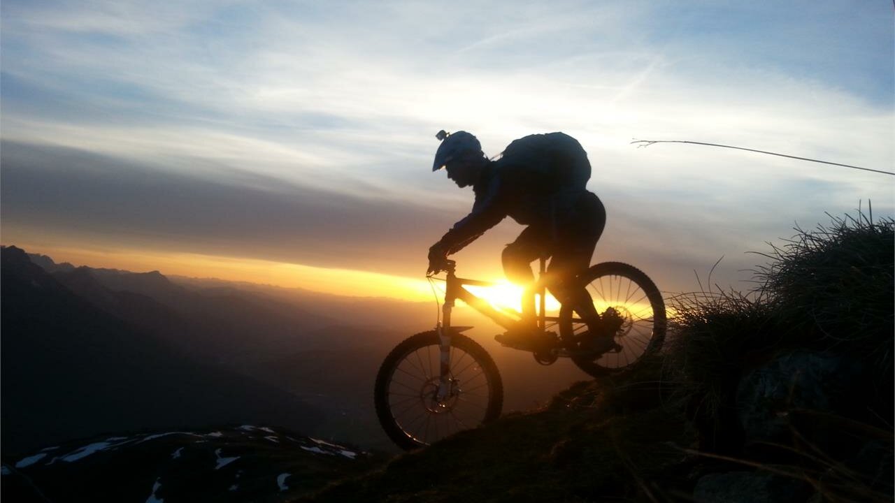 Foto: © Dolomiti Mountain Sports Event MTB-Tour: Sonnenuntergang am Helm