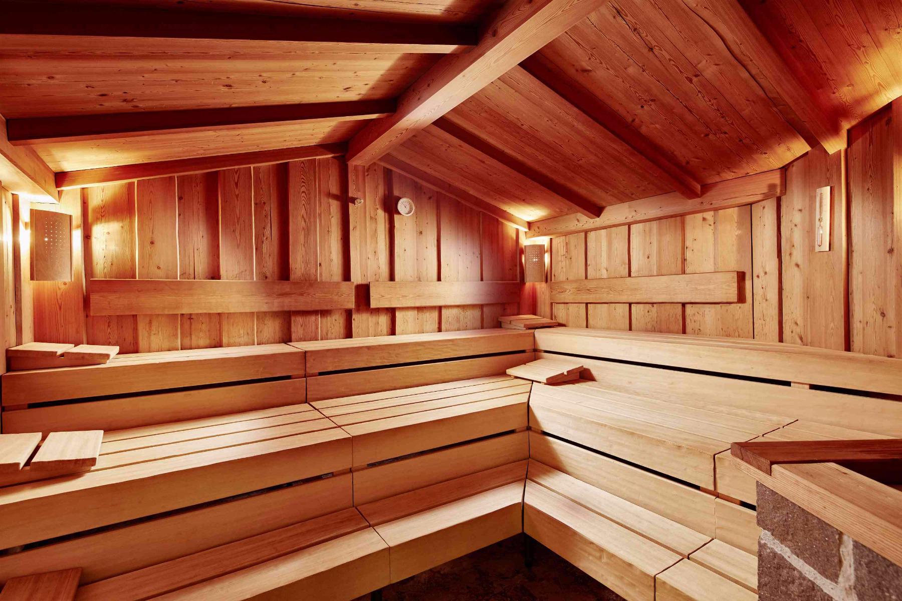 Sauna Aufguss in unserer Finnischen Sauna mit Schirin Wochenprogramm